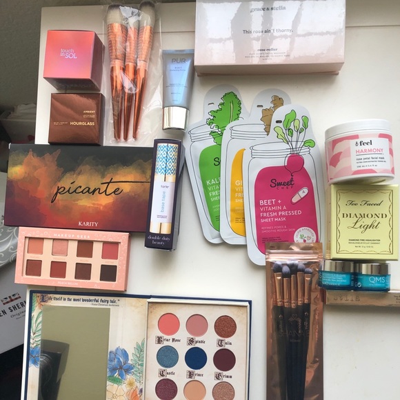 Brand new in BOX. Smoke-free pet free home - Picture 1 of 2